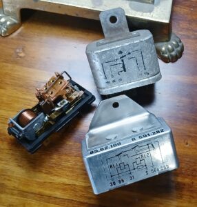 19. C900 Headlight Relay with Riveted Mount